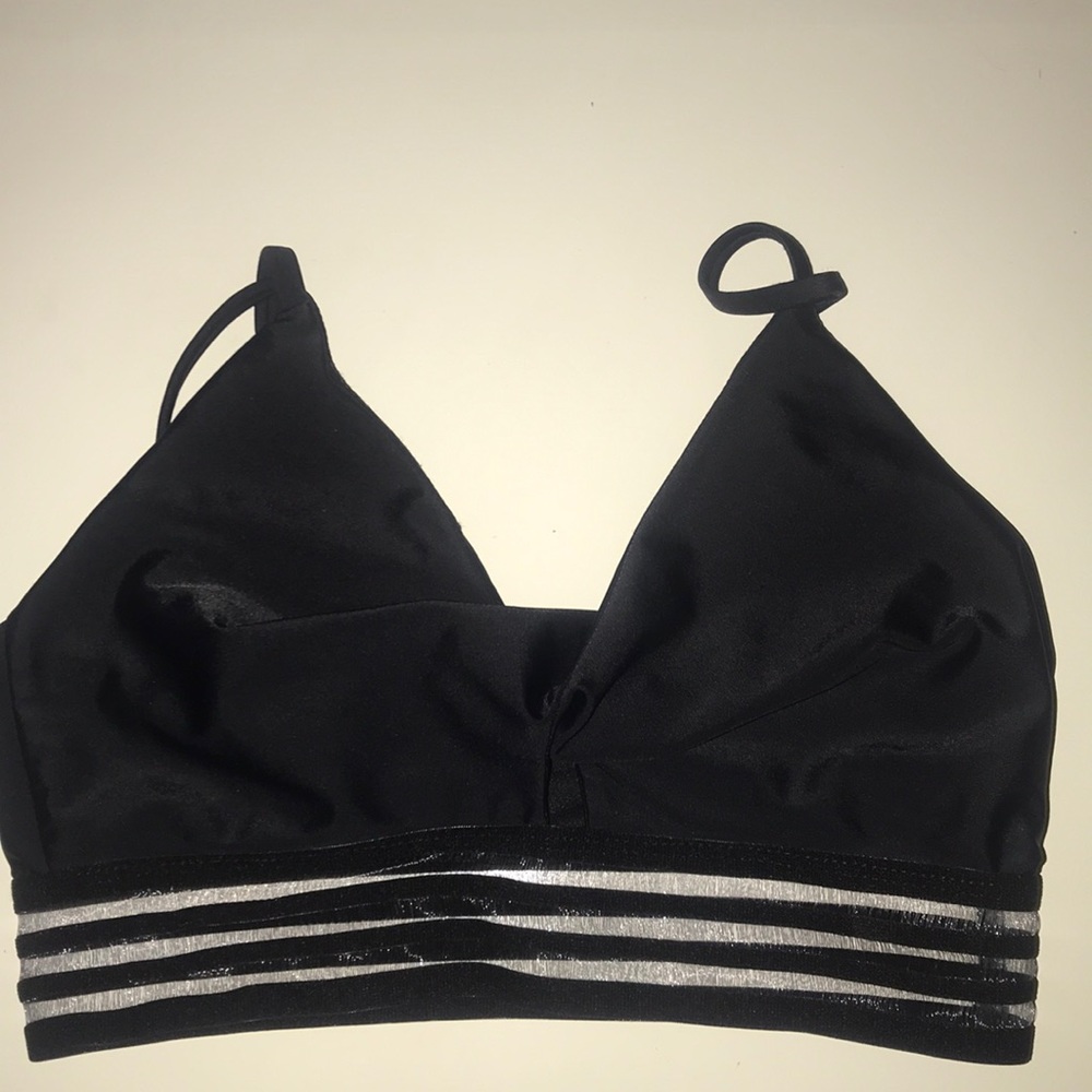 Onzie Carrera Sports Bra